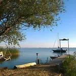 Nyaraló Ferienhaus Mit Kamin Am Achterwasser In Luetow *