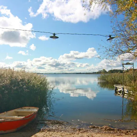 Nyaraló Ferienhaus Mit Kamin Am Achterwasser In Luetow Lütow