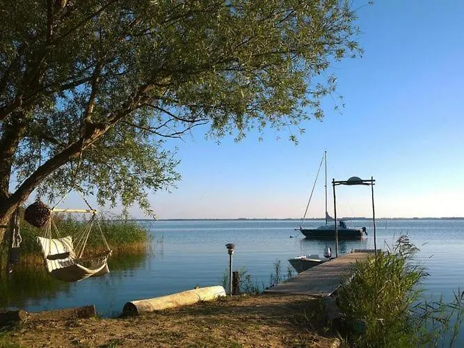 度假居 Holiday On The Backwaters, *